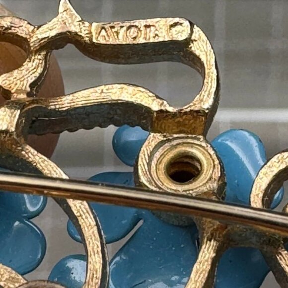 Vintage Avon Gold Tone Enamel Blue Flower Brooch Pin With Rhinestones - Picture 3 of 3